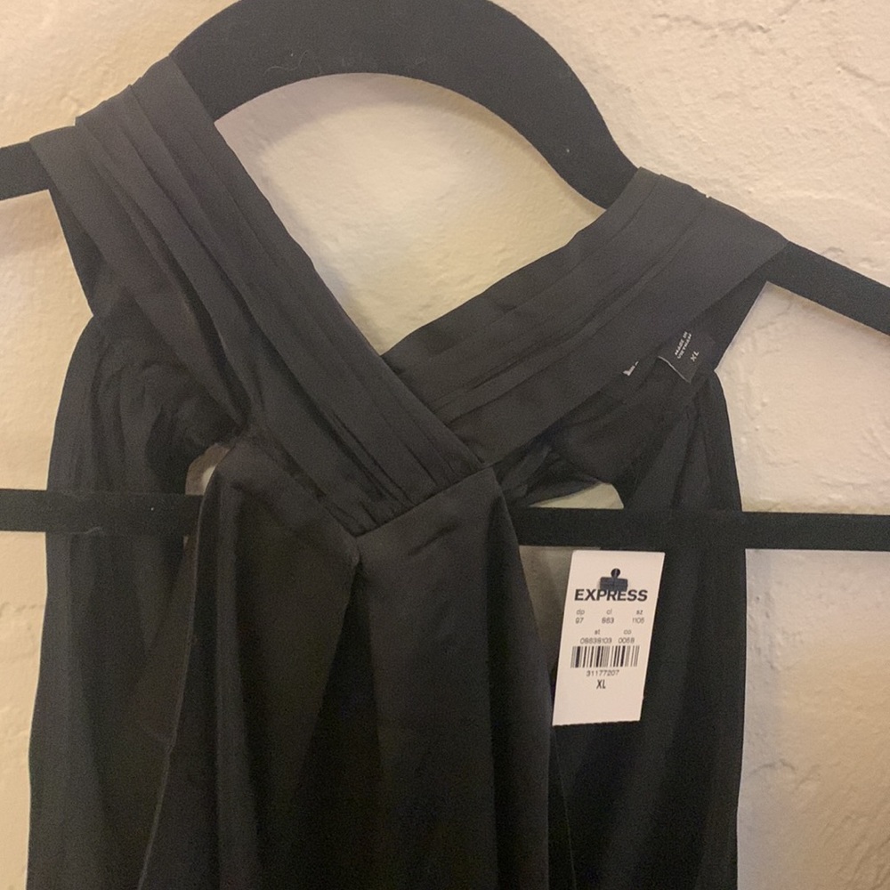 Express halter style blouse nwt elastic bottom - Picture 2 of 4